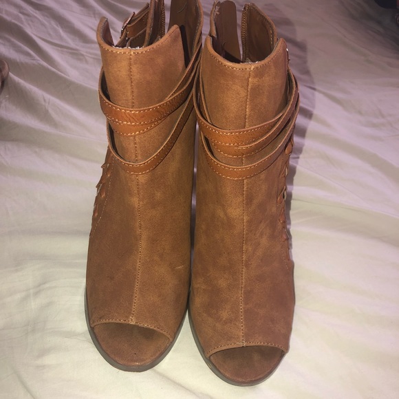 Open toed wedge booties! - Picture 2 of 3